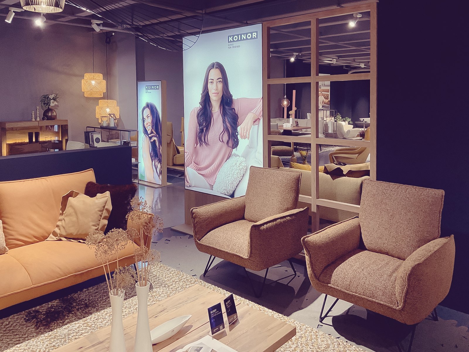 Leuchtskasten / Raumtrenner kombination – Koinor / Broeker Design