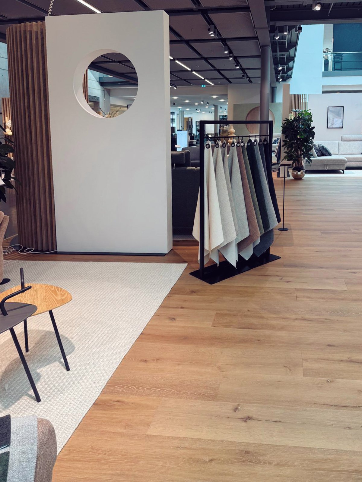 Stoffdisplay im Showroom – Weitere Projekte