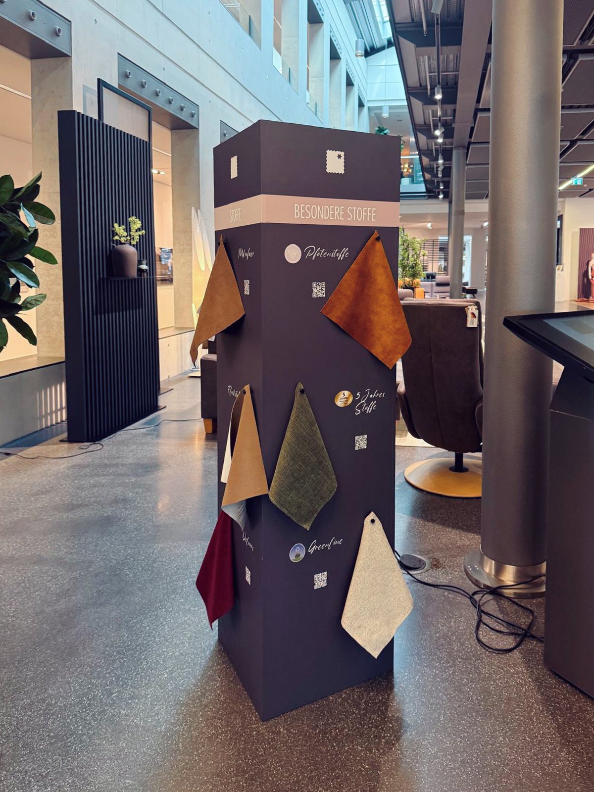Stoffmusterdisplay mit Haken – Weitere Projekte