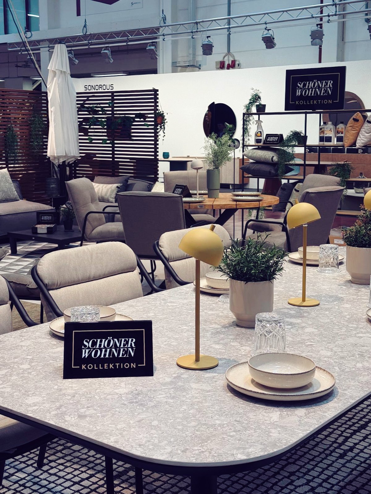 Tischpräsentation im Showroom – Schöner Wohnen